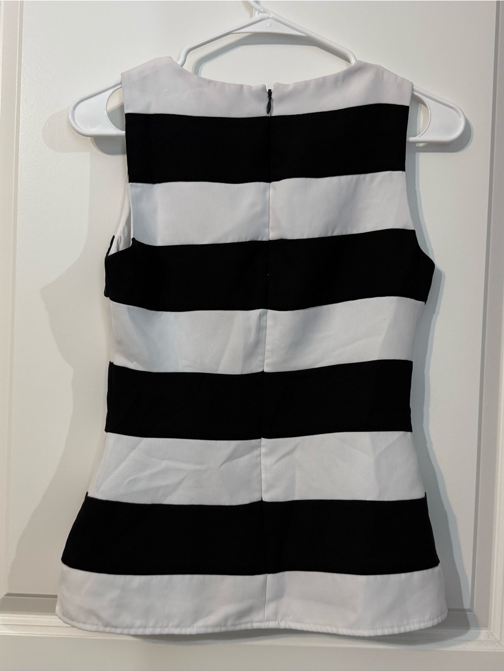 Banana Republic Petite Black White Striped Embellished Sleeveless Top - Picture 3 of 4